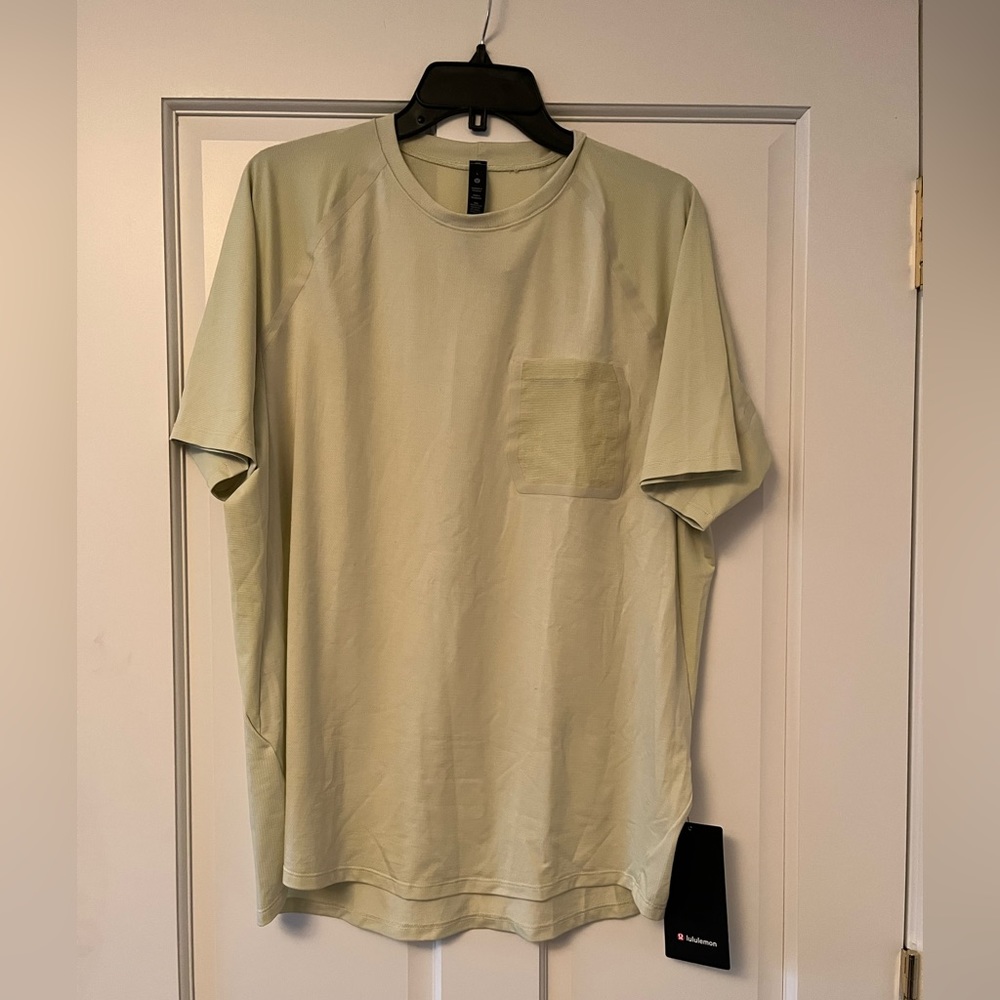 Lulu lemon Ventilated Hiking Short Sleeve Mens Shirt